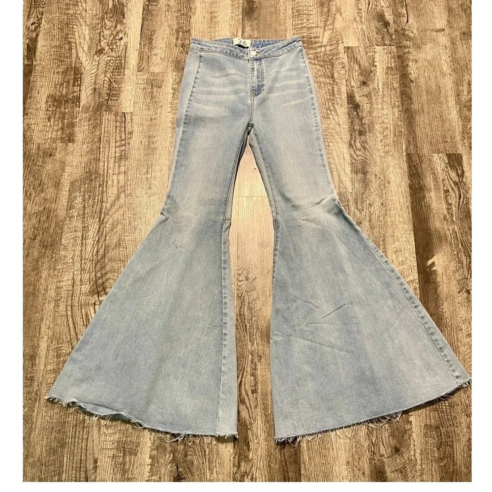 We The Free Just Float On Flare Jeans Size 26 Light Wash Bell Bottom Boho